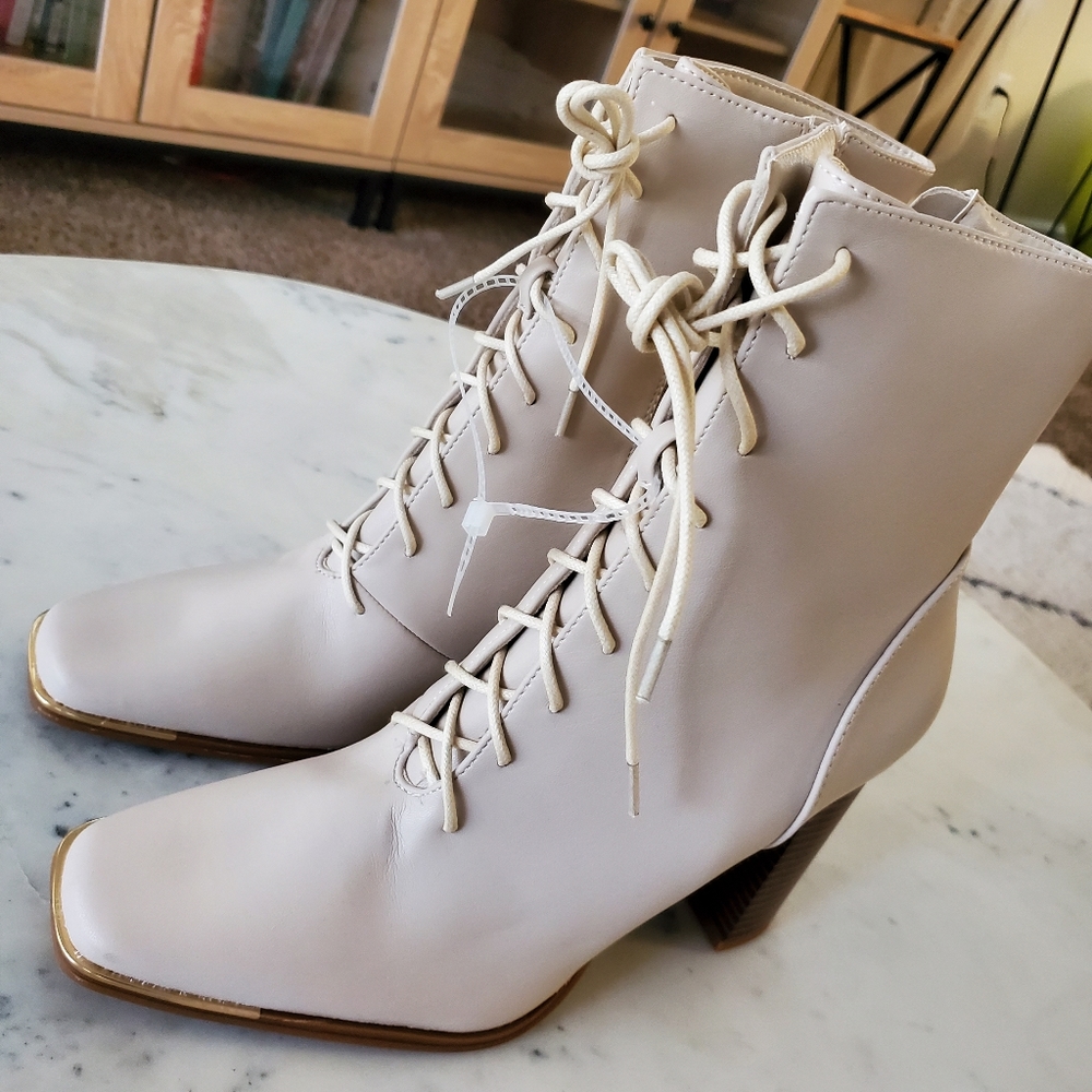 NWT laced up Block heel Booties!